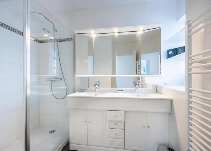 4 Pieces, 3 Apartmán